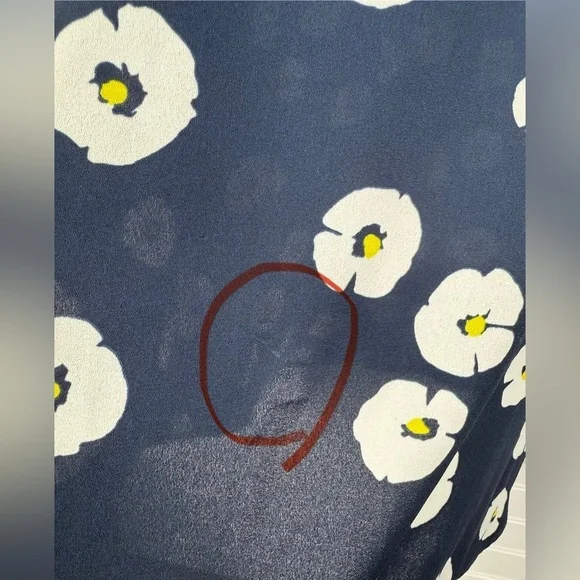 Cabi women’s Go To Button up style, navy & white floral blouse size XS. - Picture 7 of 7